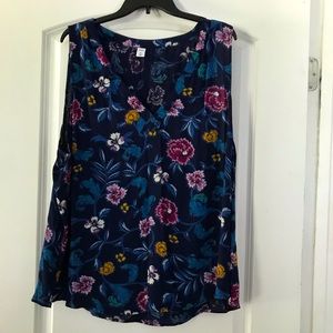 Women’s top Clearance 2 for $5